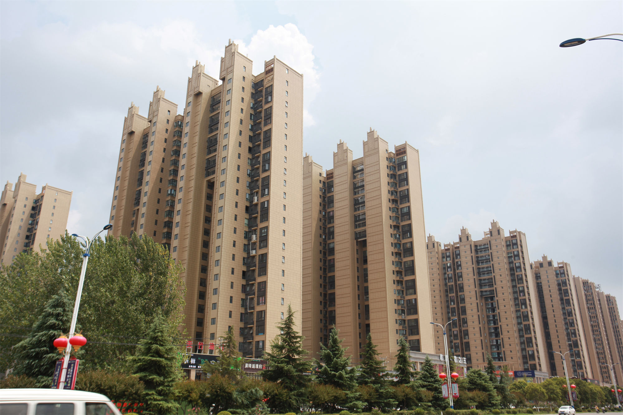 ZKO中凱 外墻抗裂膩?zhàn)?/>
		</div>
		<strong>產(chǎn)品簡(jiǎn)介：</strong>
		<article><p>K902外墻抗裂膩?zhàn)邮墙ㄖ妹鎸硬牧希捎盟啵x細(xì)骨料及聚合物添加劑合理配制而成。</p></article>
		<article><p style=