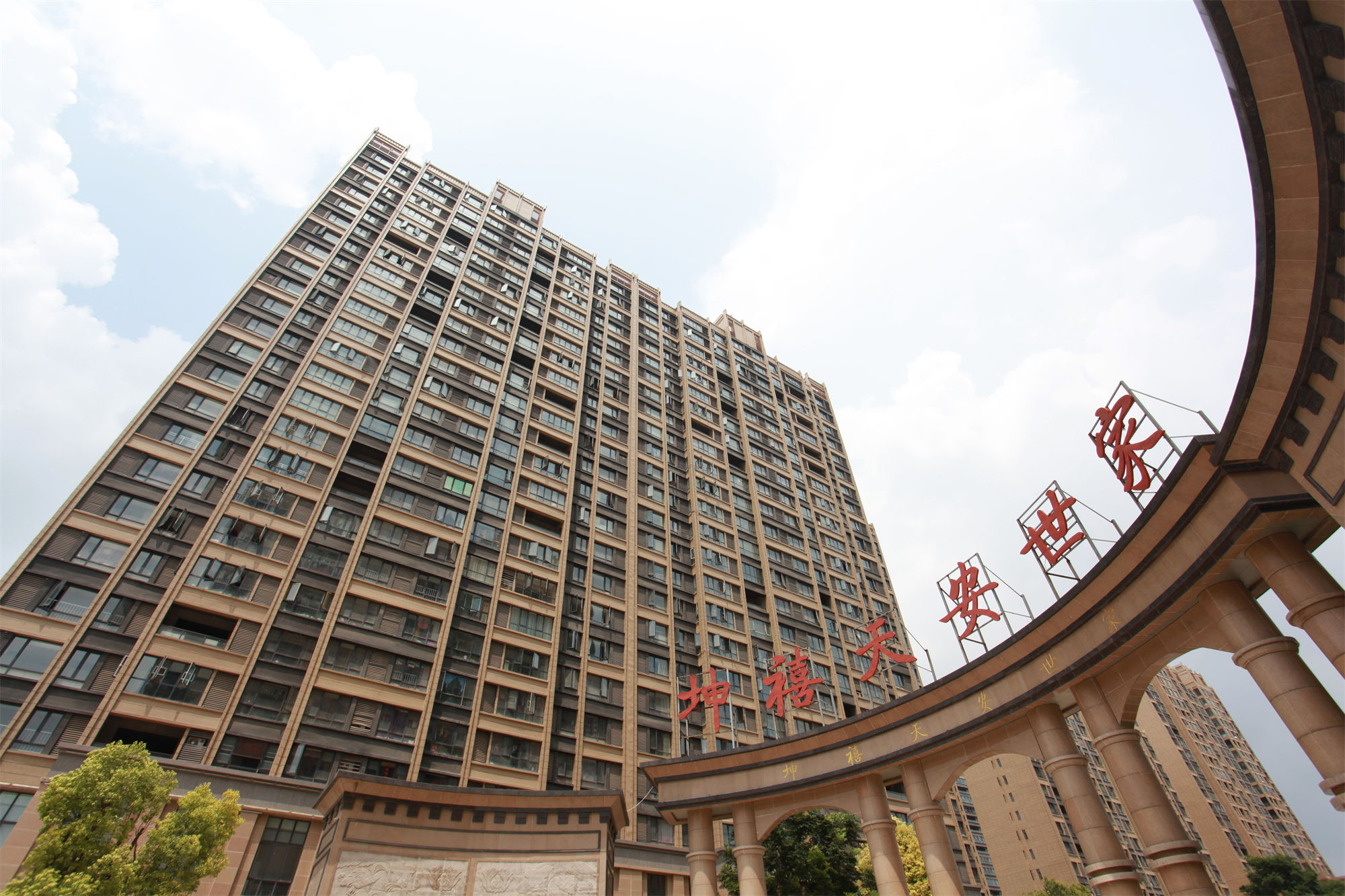 ZKO中凱 外墻填平膩?zhàn)?/>
		</div>
		<strong>產(chǎn)品簡介：</strong>
		<article><p>K909外墻平底膩?zhàn)邮墙ㄖ苛吓涮椎幕奶幚聿牧希捎盟啵x細(xì)得料及聚合物添加劑合理配制而成。</p></article>
		<article><p style=